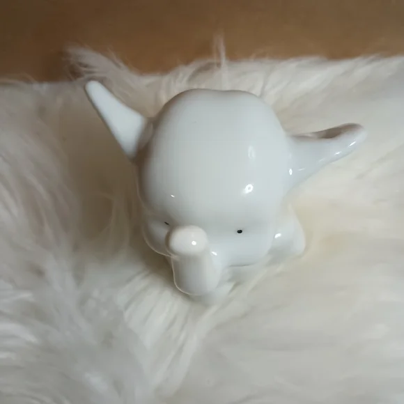 vintage elephant earrings holder trunk up for good luck! - Picture 2 of 6